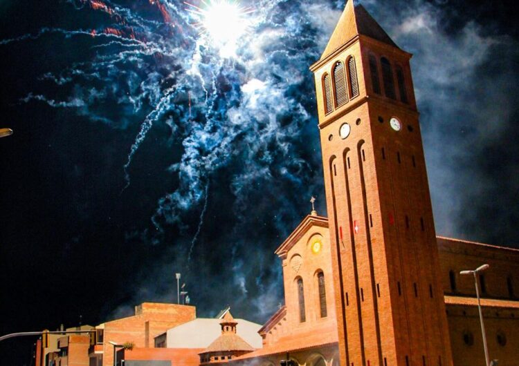 Una foto del castell de focs de l’espectacle inaugural  guanya el quart Concurs d’Instagram de la Festa Major