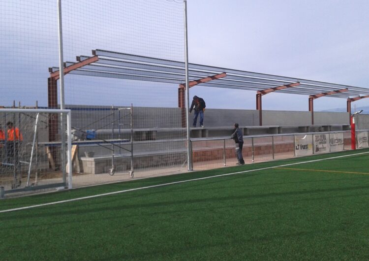 El Camp Municipal de futbol de Linyola estrena graderia