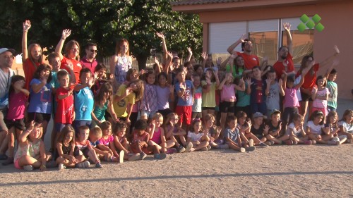 Una cinquantena de nens i nenes participen a la primera acampada nocturna dins els tallers d’estiu