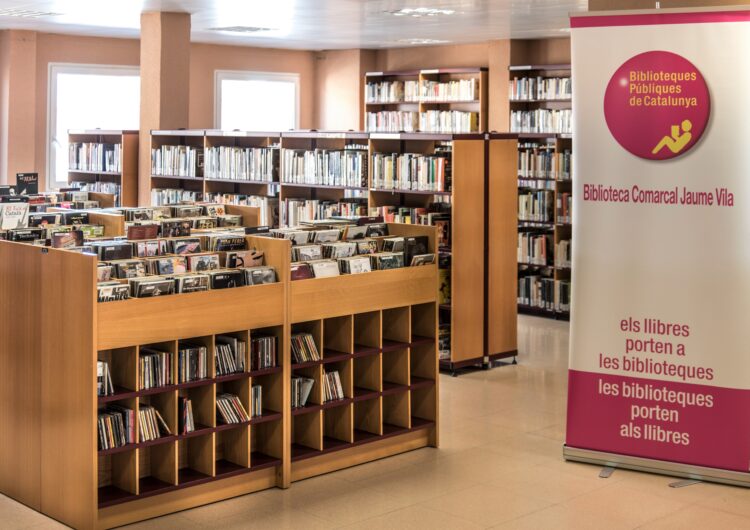 La biblioteca comarcal Jaume Vila reobre dilluns 19 amb 60.000 documents i un centenar de publicacions
