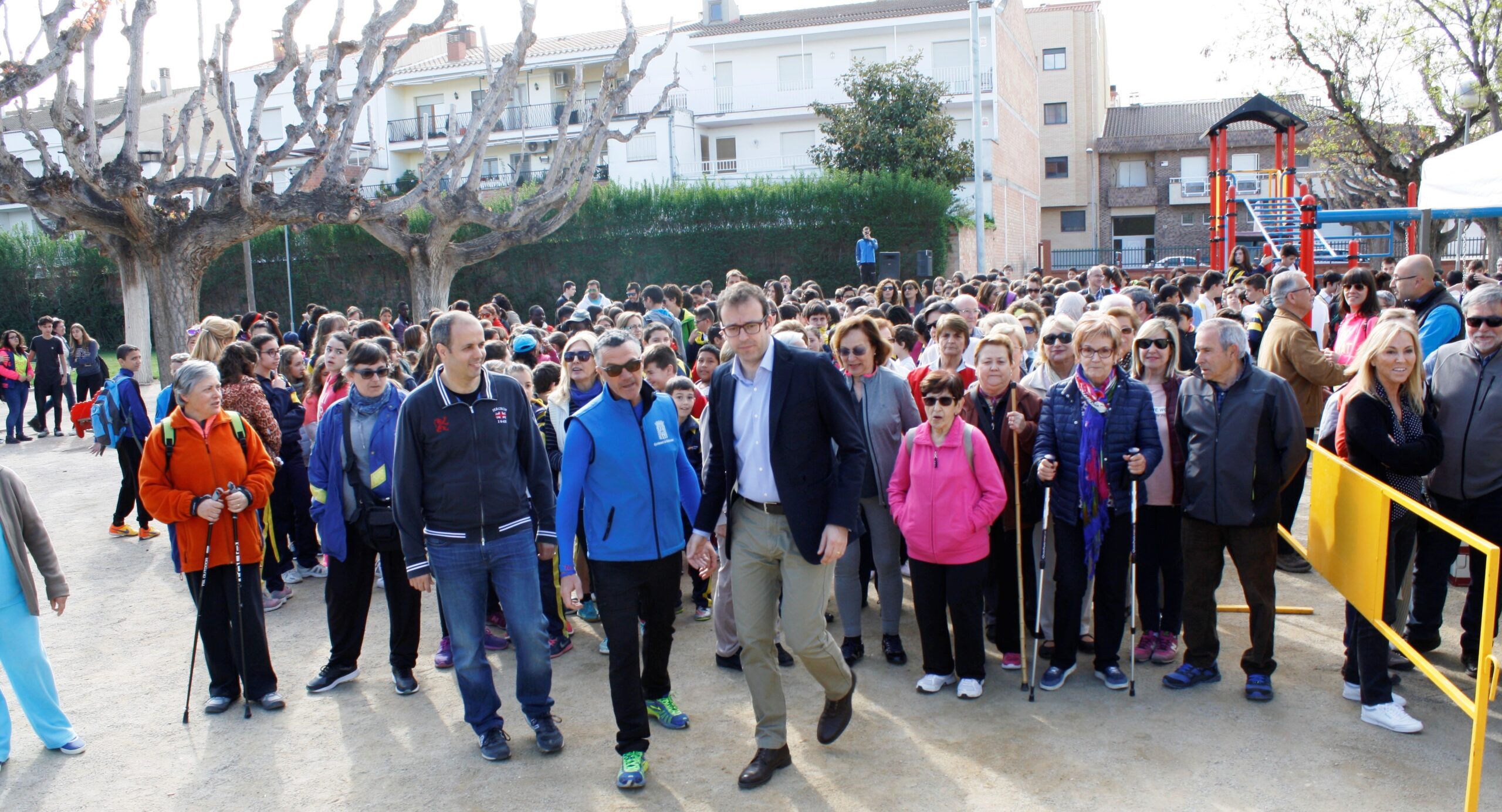 Mollerussa aplega mig miler de persones a la caminada saludable del Dia de l’Activitat Física