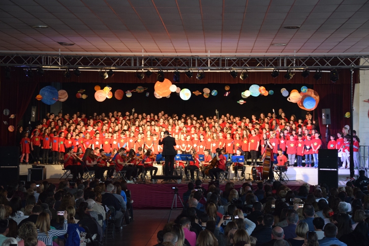 Uns 330 alumnes de cicle superior de primària del Pla d’Urgell participen en la vuitena edició de Cantem a Miralcamp