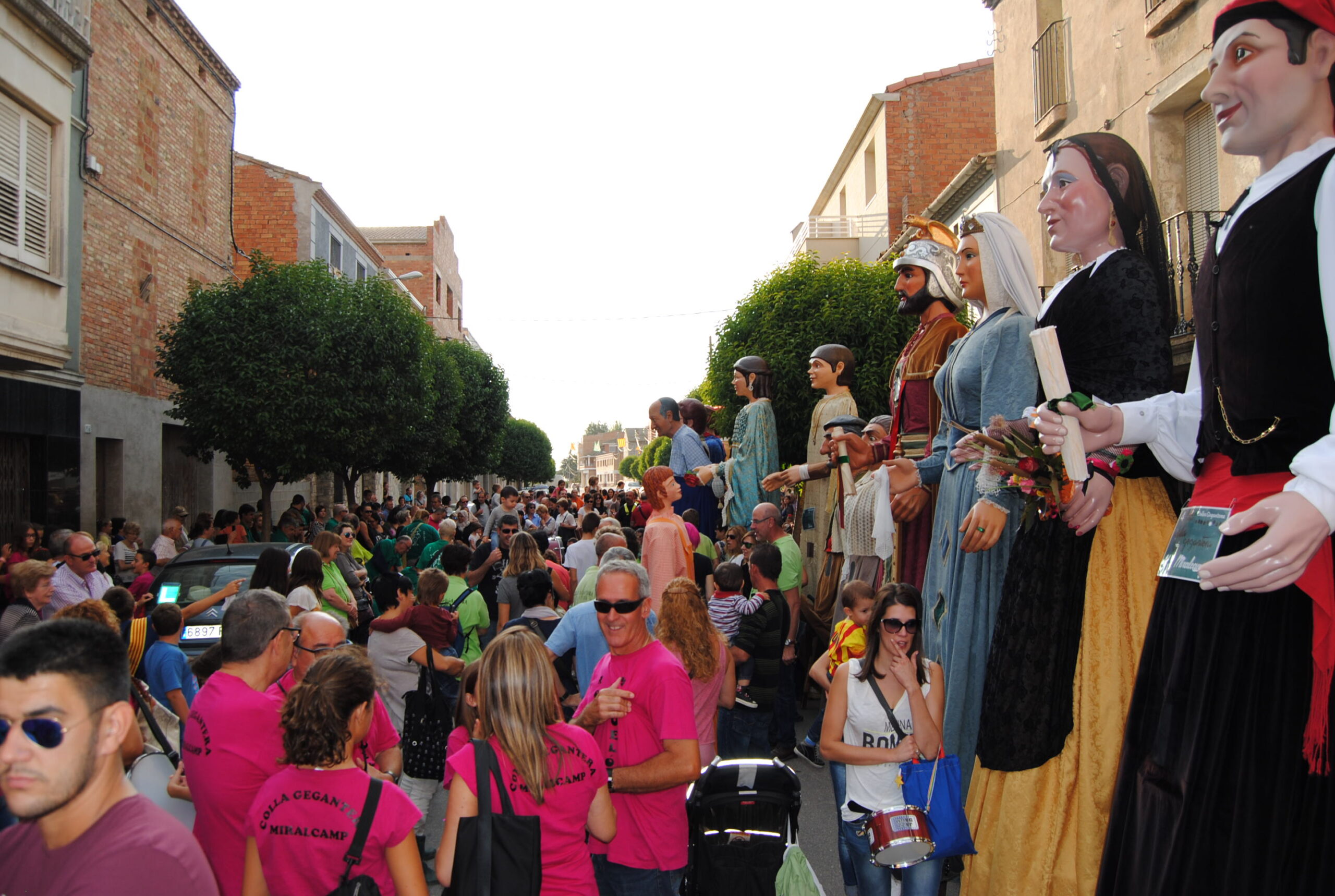 Bell-lloc d’Urgell es bolca amb la quarta Trobada de Colles Geganteres del Pla d’Urgell