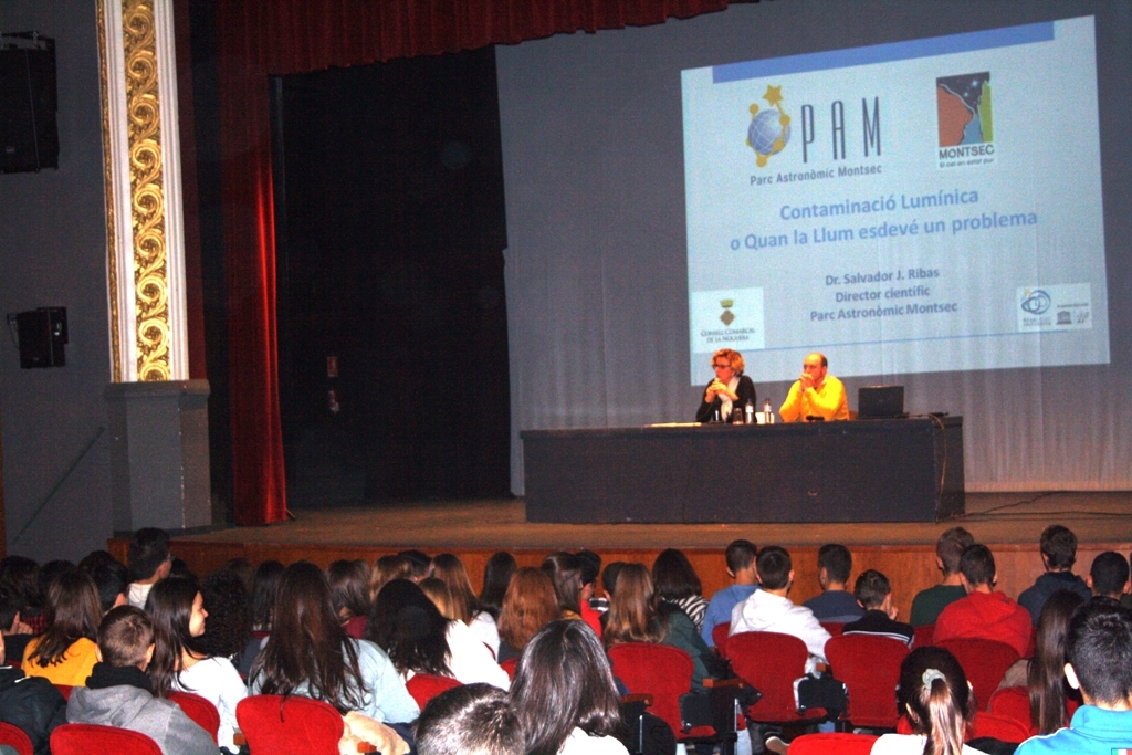 Uns 250 alumnes de 4t d’ESO i Batxillerat del Pla d’Urgell es consciencien sobre la contaminació lumínica