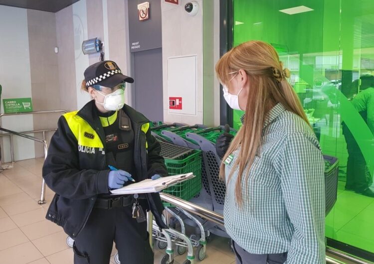 Més controls en els comerços de Mollerussa davant la previsió d’un augment de gent fent la compra