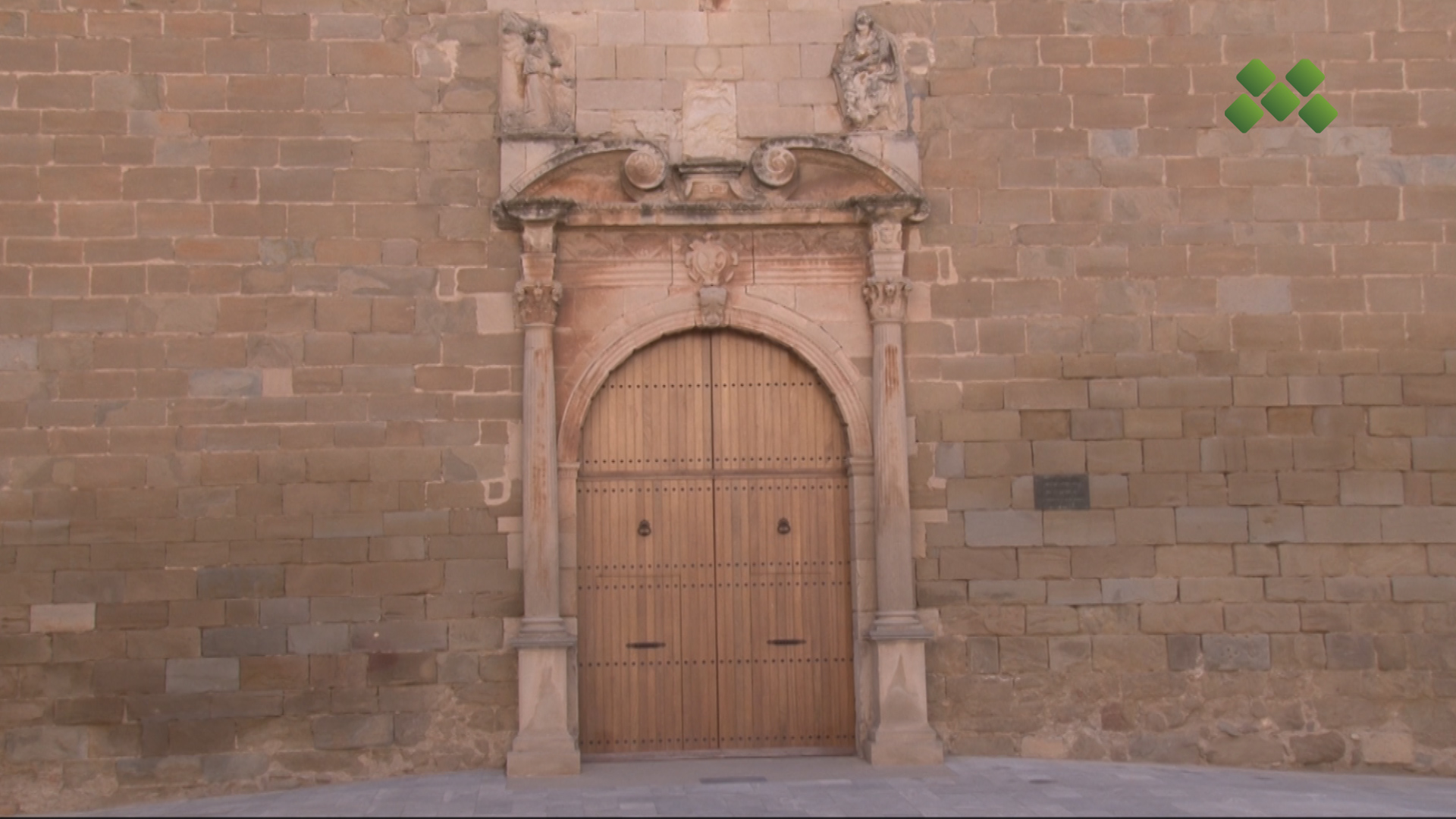 L’Ajuntament de Linyola restaurarà la portalada de la façana de l’església.