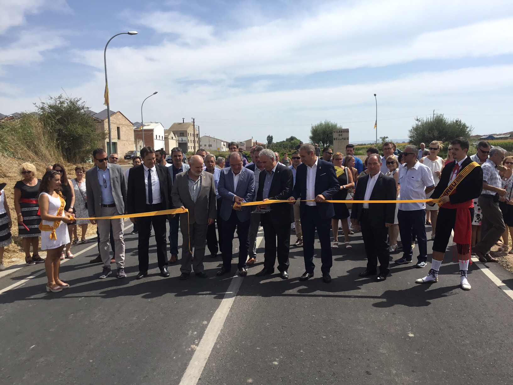 Reñé inaugura la reivindicada millora del camí de Vilanova de Bellpuig a Golmés