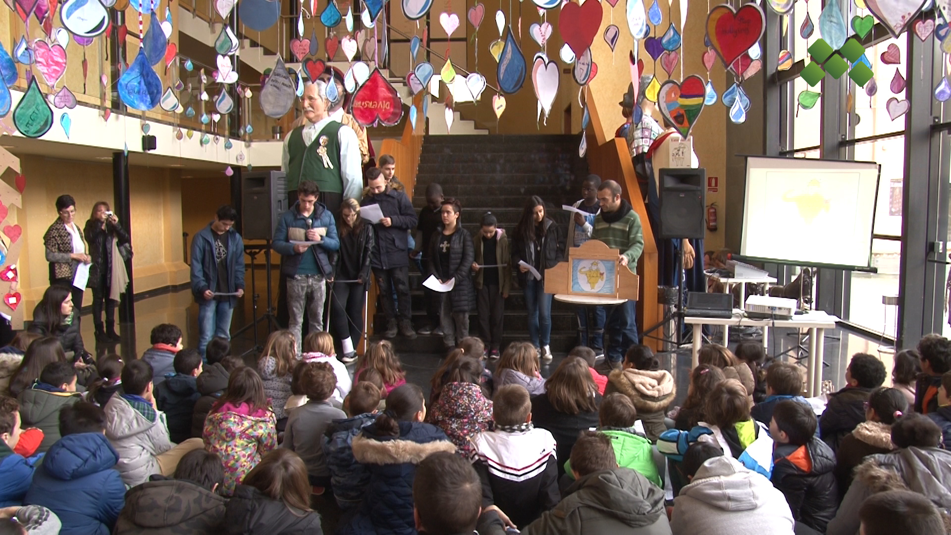 Mollerussa celebra el Dia de la Pau en un acte conjunt de tots els centres educatius al Teatre L’Amistat