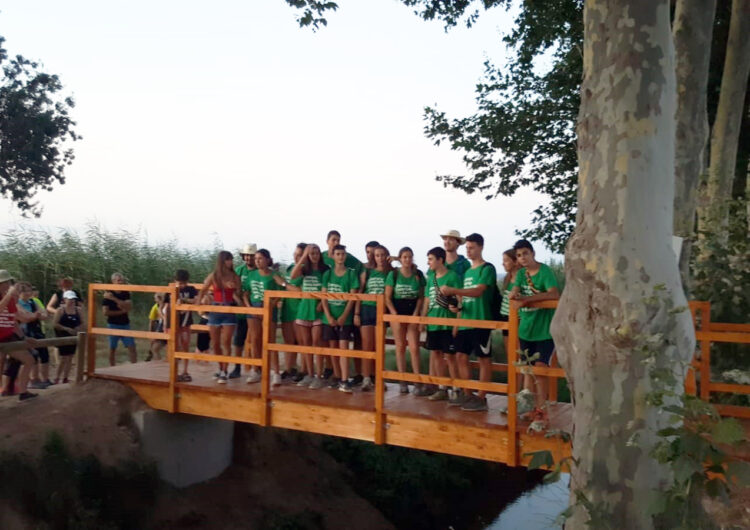 Linyola estrena passarel·la de fusta al camí de Montgai