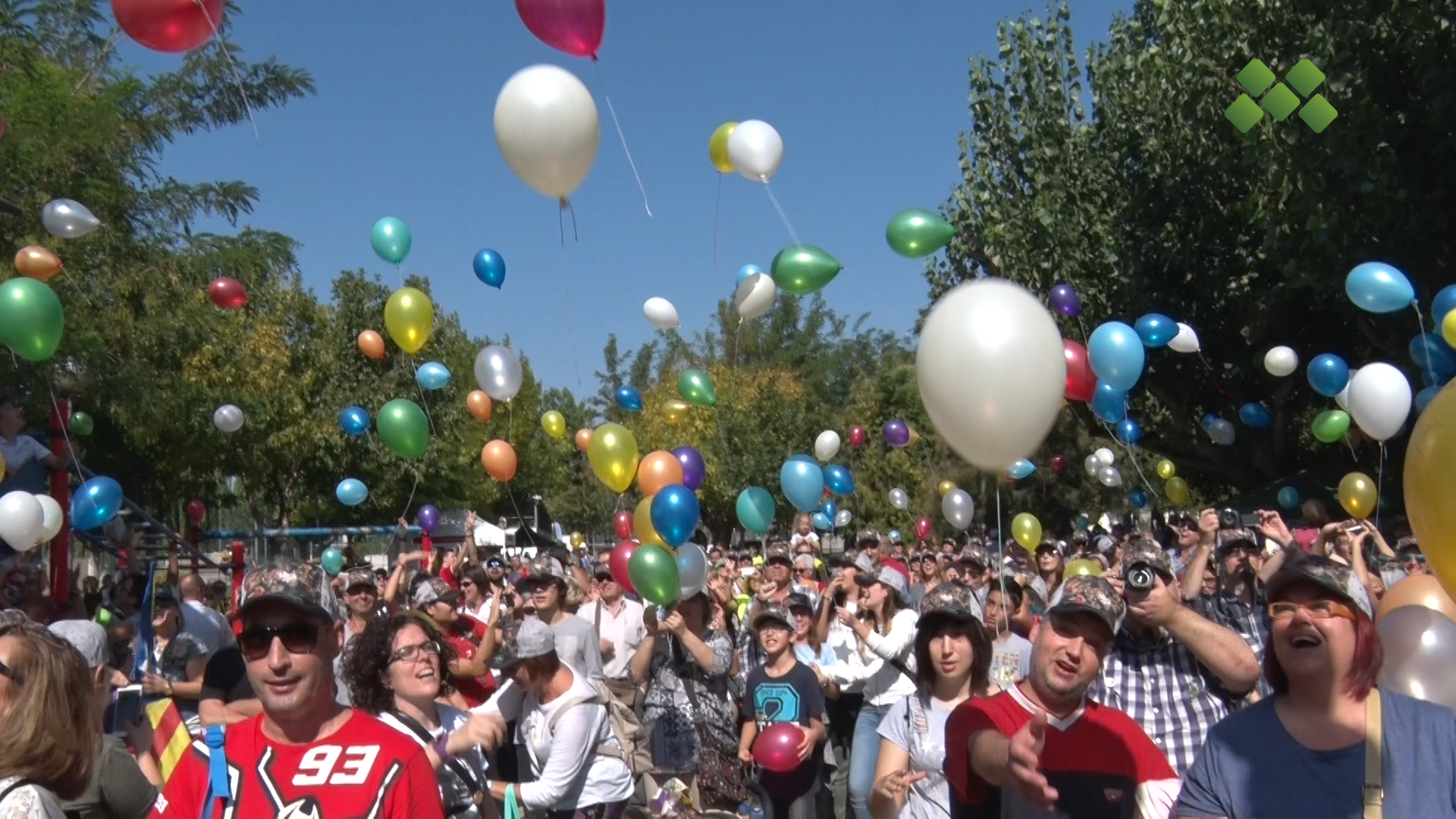 Més de 1.000 gorres venudes a benefici del càncer infantil a la primera edició de la festa ‘Posa’t la Gorra’ a Mollerussa