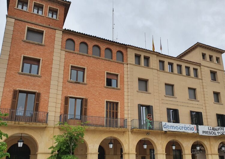 Mollerussa celebra Sant Jordi amb una marató de contes a les xarxes i una rosa especial