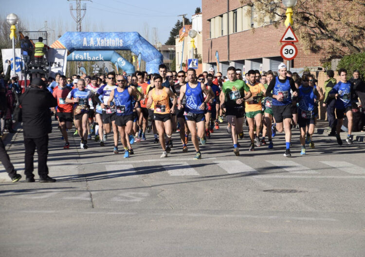 Mig miler de participants a la Cursa del Caragol de Linyola, que vencen Ricard Pastó i Rosamari Carulla