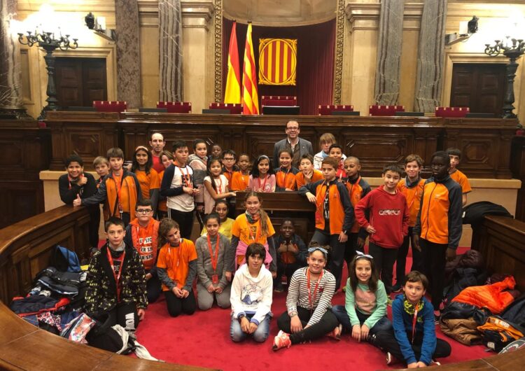 L’alumnat de 6è de l’escola Les Arrels visita el Parlament de Catalunya