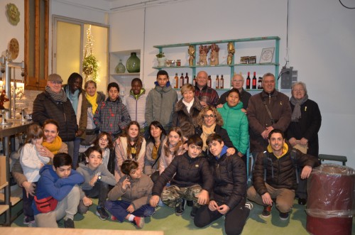 La fàbrica Badia Vinagres, punt d’inici del projecte de relació entre l’Espai Jove Intercultural i el Casal d’Avis