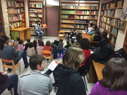 Pares i mares de Vilanova de Bellpuig impulsen diferents activitats familiars a la biblioteca