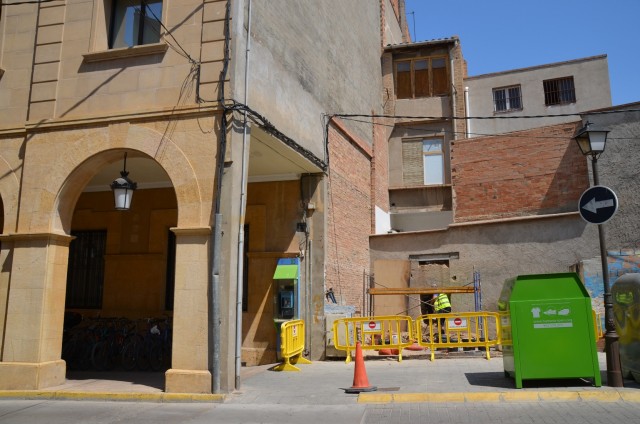 Mollerussa reordena una zona de la plaça del Pla d’Urgell per ubicar-hi dos aparcaments de bicicletes