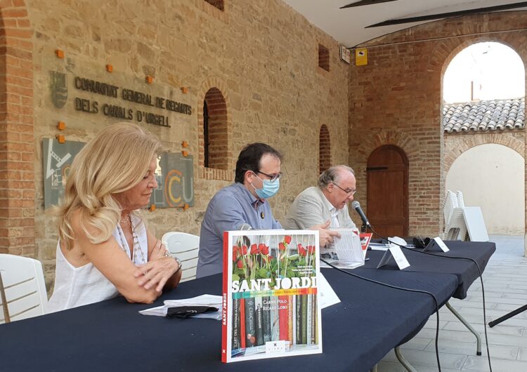 Carme Polo i Ricard Lobo presenten als jardins de la Casa Canal el seu homenatge a la festa del llibre i la rosa