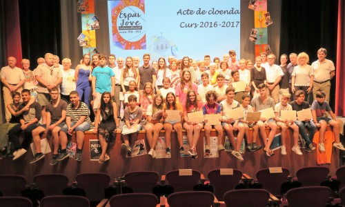 L’Espai Jove Intercultural clou el curs en què han participat 50 adolescents i 10 usuaris del Casal d’Avis