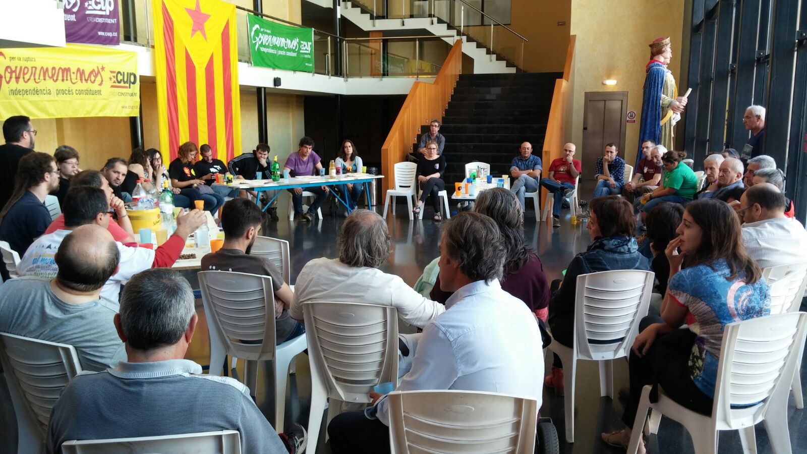 Una cinquantena de persones participen a l’assemblea oberta de la CUP sobre el 27-S