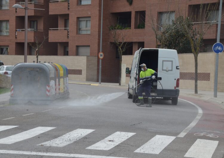 Mollerussa intensifica la neteja de la via pública amb productes desinfectants com a mesura de prevenció