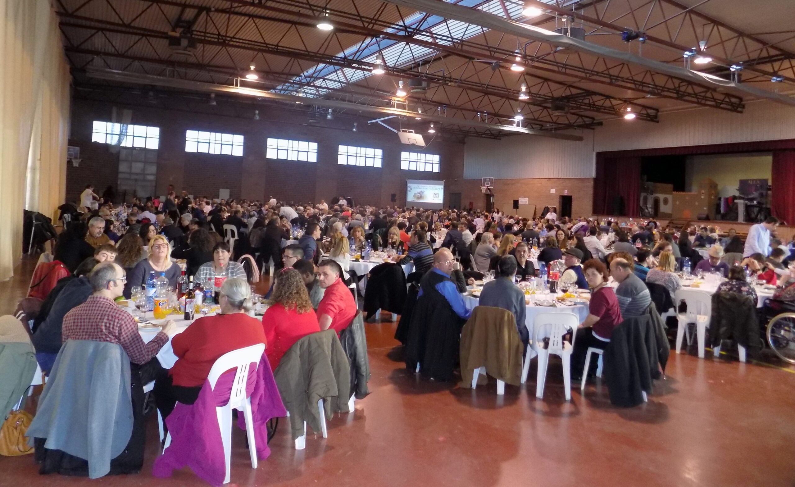 Més de 400 persones assisteixen al dinar de Nadal d’ACUDAM