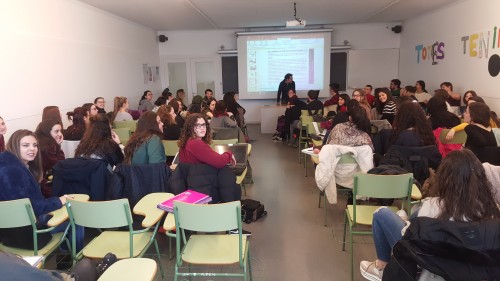 Els educadors de carrer de Mollerussa expliquen el seu model d’intervenció a alumnes de primer de l’UdL