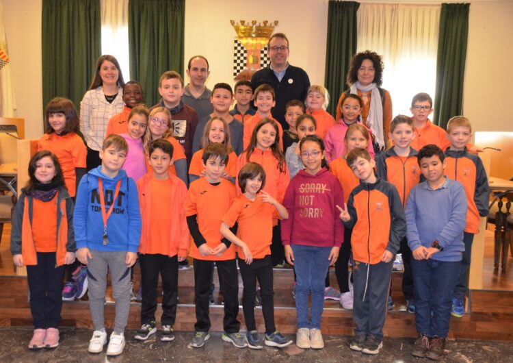 Els alumnes de tercer curs de Les Arrels visiten l’Ajuntament de Mollerussa per conèixer-ne el funcionament