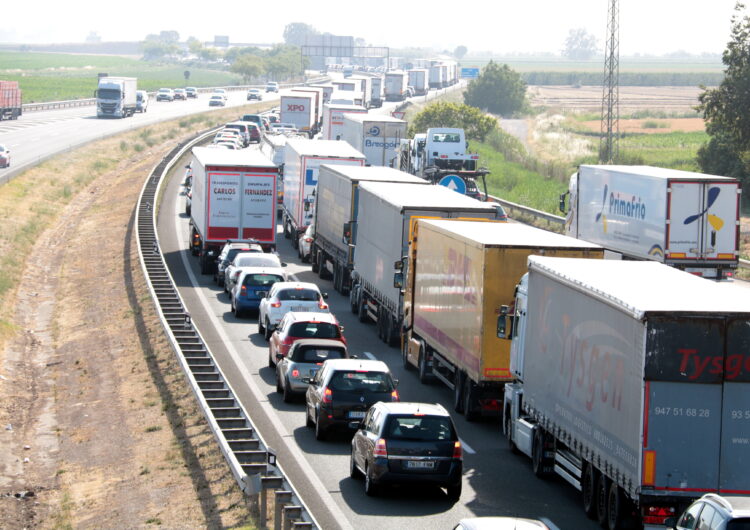 Dos accidents múltiples a Sidamon causen deu quilòmetres de retencions a l’A-2