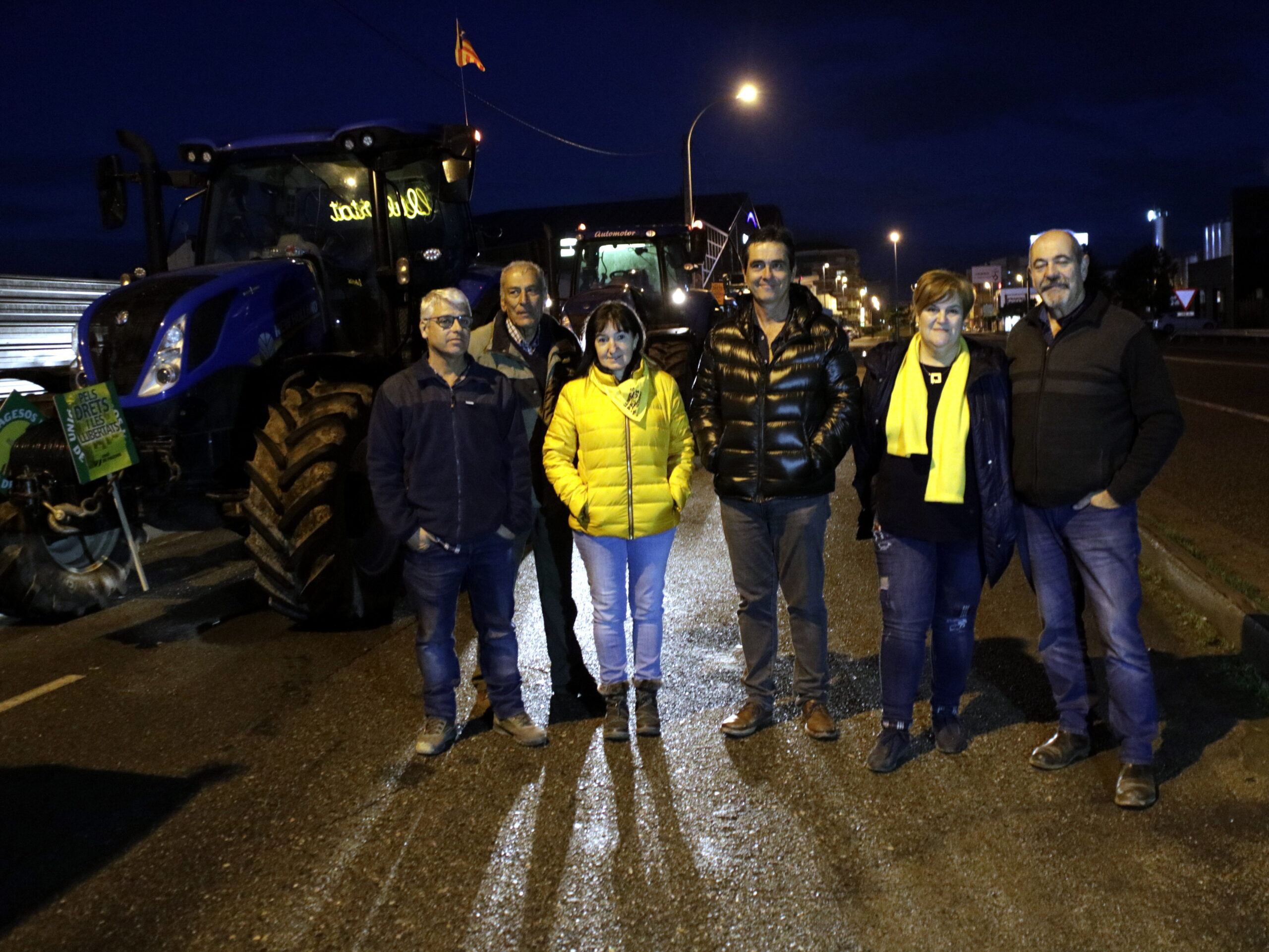 Pla general d'alguns dels participants a la tractorada d'Unió de Pagesos que han sortit de Mollerussa, el 21 de desembre de 2019. (Horitzontal)