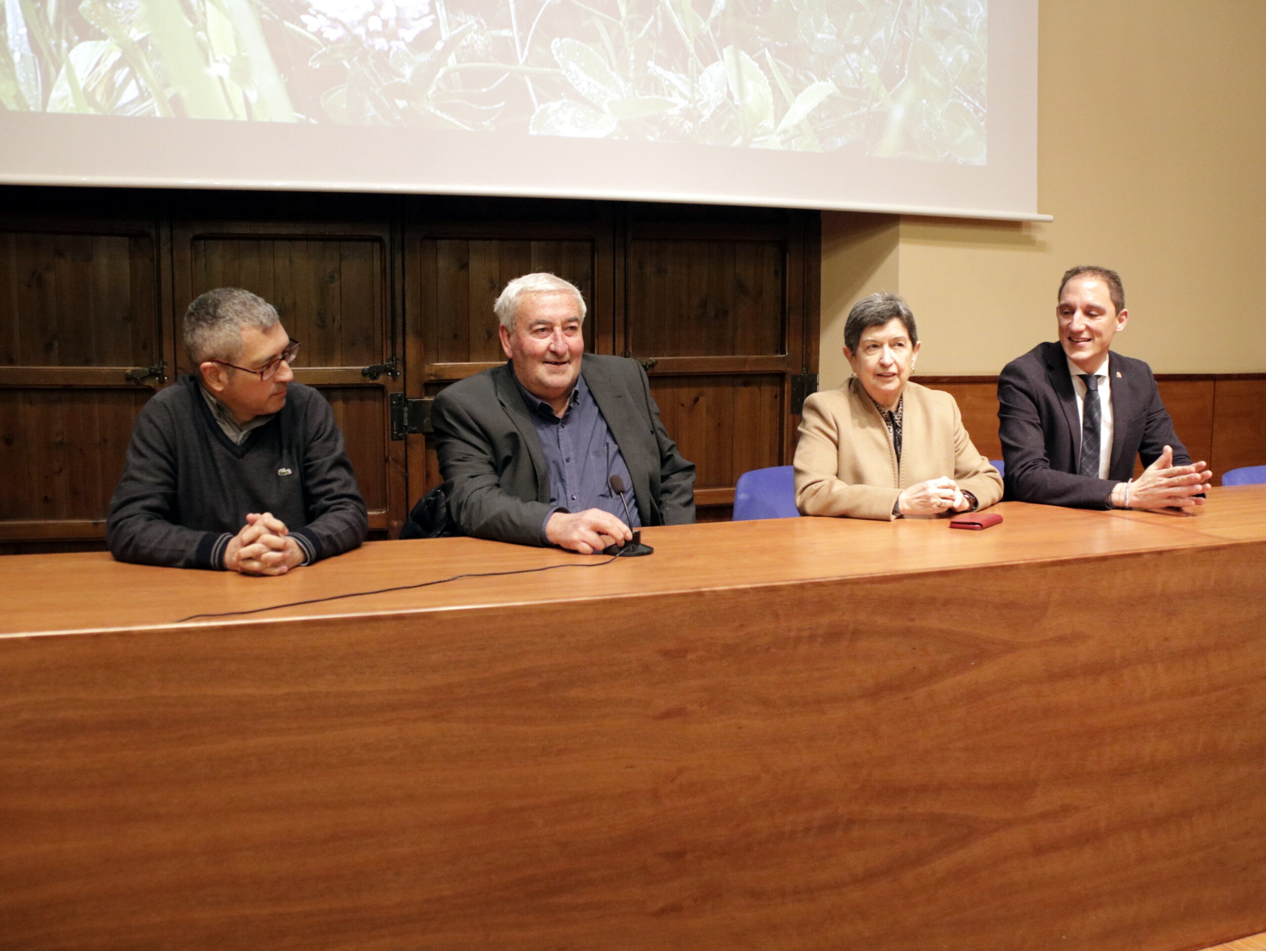 Pla obert del president dels Regants dels Canals d'Urgell, Amadeu Ros, el Secretari d'Estat de Medi Ambient, Hugo Morán, la delegada del govern espanyol, Tersa Cunillera i el subdelegat a Lleida, José Crespín, el 9 de gener de 2020. (Horitzontal)