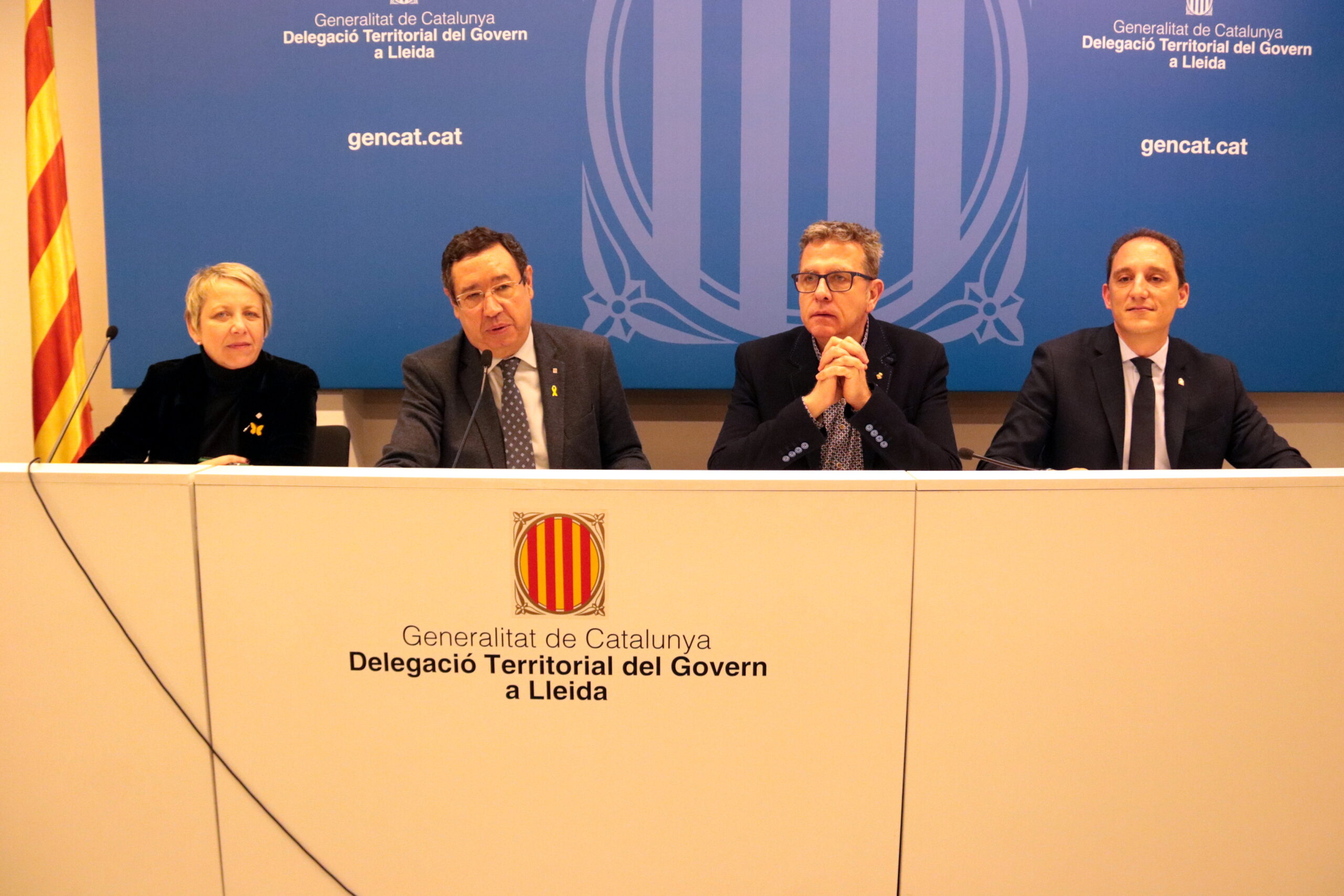 El delegat del Govern a Lleida, Ramon Farré; la directora general d'Administracions Locals, Rosa Vestit; el president de la Diputació de Lleida, Joan Talarn, i el subdelegat del govern espanyol, José Crespín, el 27 de febrer del 2020. (Horitzontal)