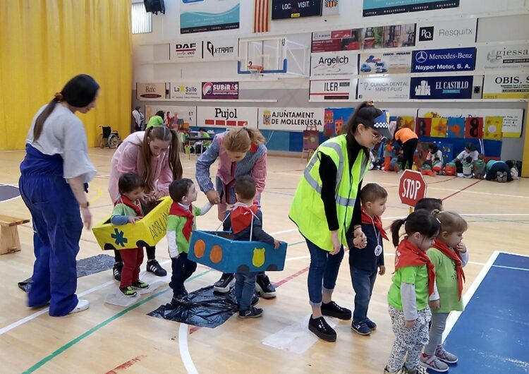 Escoles bressol viuen diversos oficis a través d’un circuit d’activitats de la mà d’alumnes de l’Institut Mollerussa