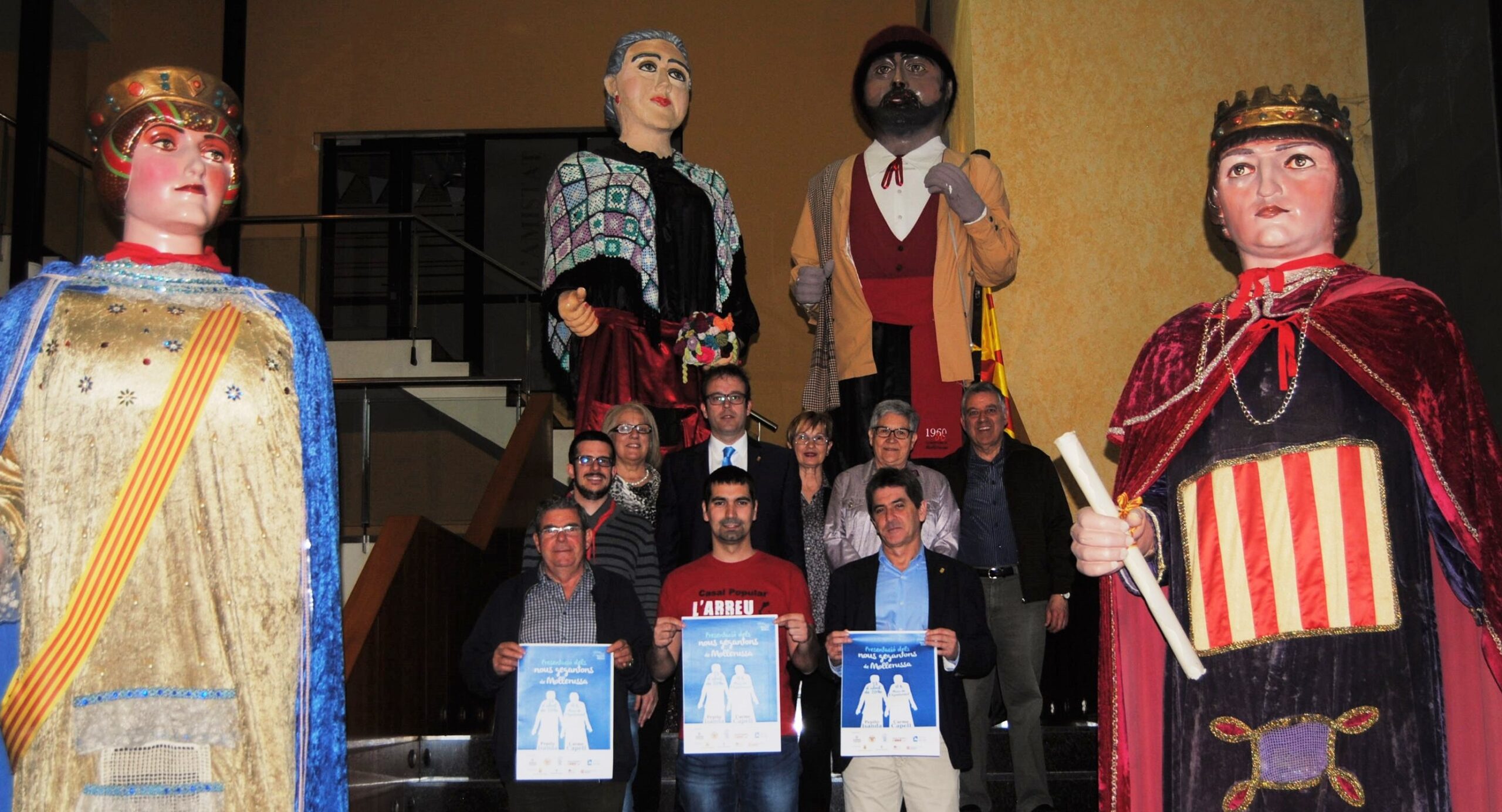 Mollerussa estrena dos nous gegants per Sant Jordi en homenatge al Pepito Isanda i la Carme Capell