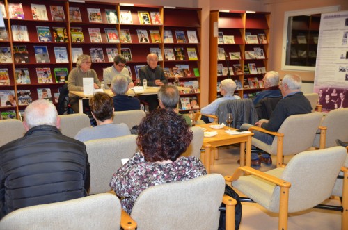 La presentació del poemari ‘Aigua, ànima’ de Josep Borrell clou la Setmana de la Poesia a la biblioteca