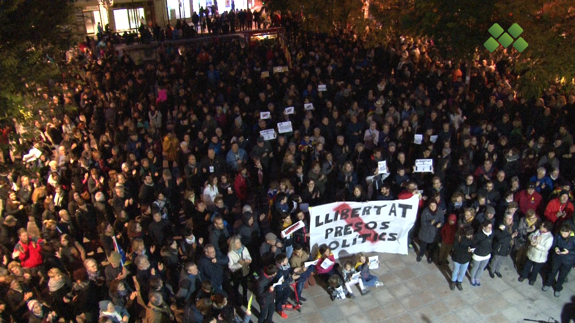 Una plaça de l’Ajuntament de Mollerussa plena tanca la jornada de vaga general del 8-N