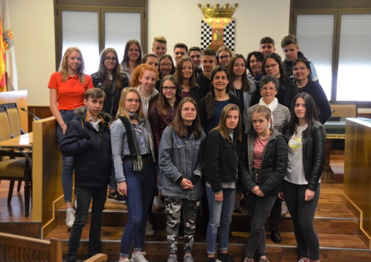 Una vintena d’estudiants francesos visiten l’Ajuntament de Mollerussa
