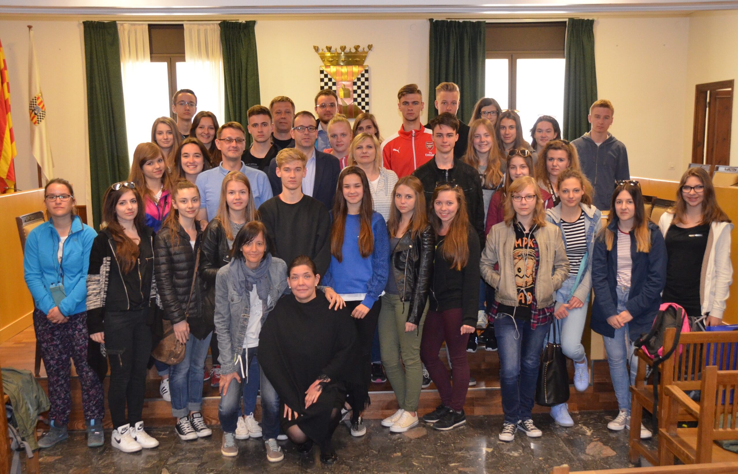 Una quarantena d’estudiants polonesos, d’intercanvi amb l’Institut La Serra, visita l’Ajuntament