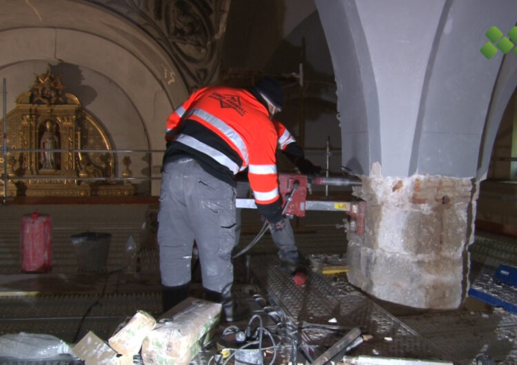 Treballs per assegurar l’estructura de l’església del Palau d’Anglesola