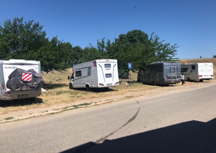 Mollerussa habilita una zona per a autocaravanes en un espai verd pròxim a la sortida a l’A-2