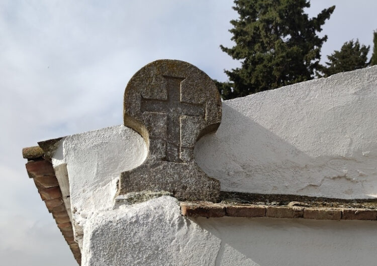 Restauren una creu de l’any 1936 del cementiri de Vilanova de Bellpuig