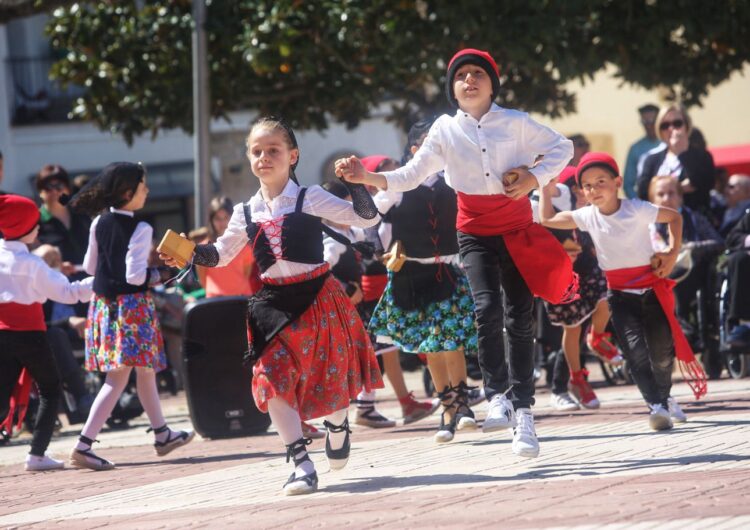 Vilanova de Bellpuig torna a lluir amb els ballets de Caramelles