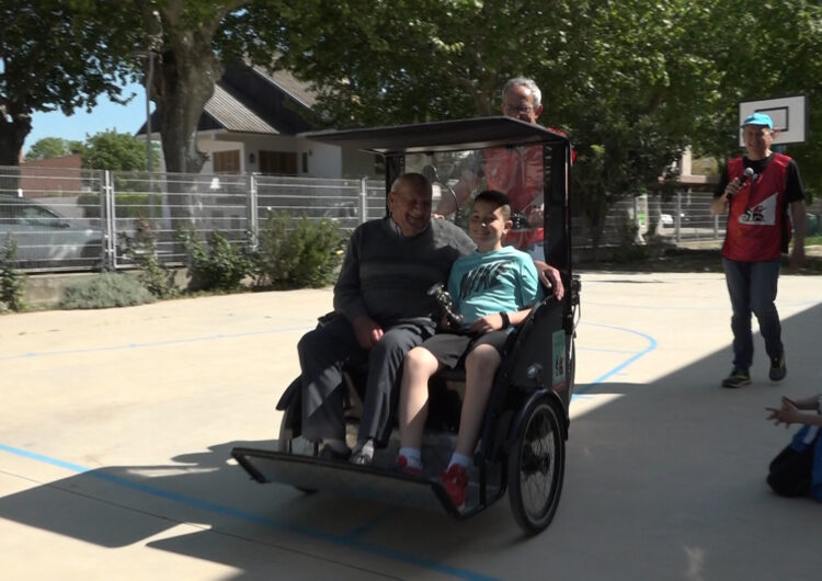 Passejades en tricicle per a gent gran i persones amb mobilitat reduïda