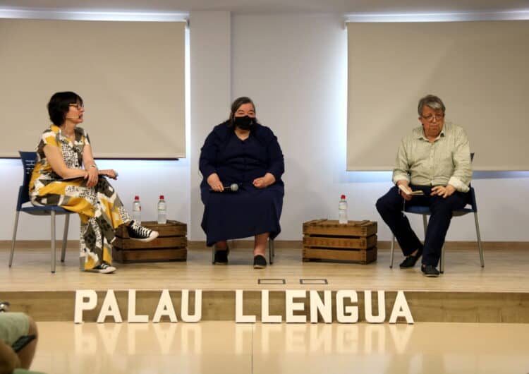 Una quinzena d’experts debaten al Palau d’Anglesola sobre el present i futur del català