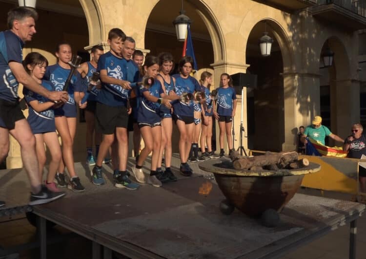 La Flama del Canigó arriba a Mollerussa per encendre les fogueres de Sant Joan de les localitats veïnes