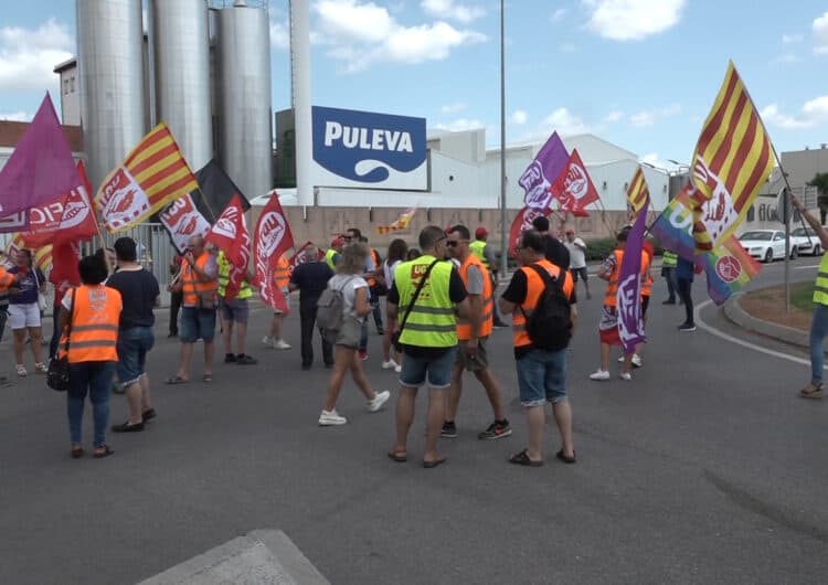 Mig centenar de treballadors protesten a Puleva per incompliments dels acords signats amb l’empresa