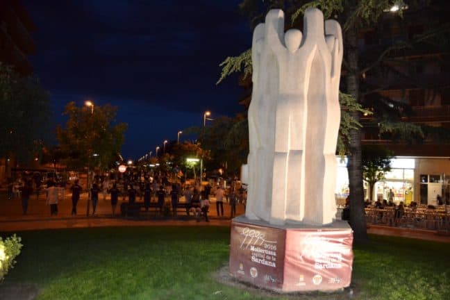 Mollerussa commemora amb una ballada la inauguració del monument a la sardana