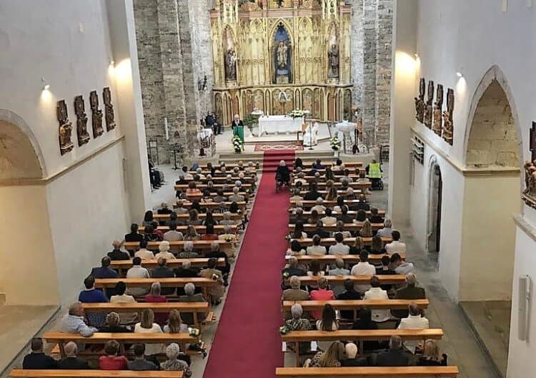 Miralcamp homenatja la gent gran en un acte festiu i emotiu