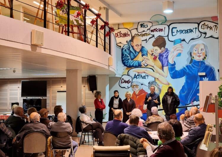 El Casal Municipal Sènior de Mollerussa estrena un mural que anima a la gent gran a ser activa i a cuidar-se