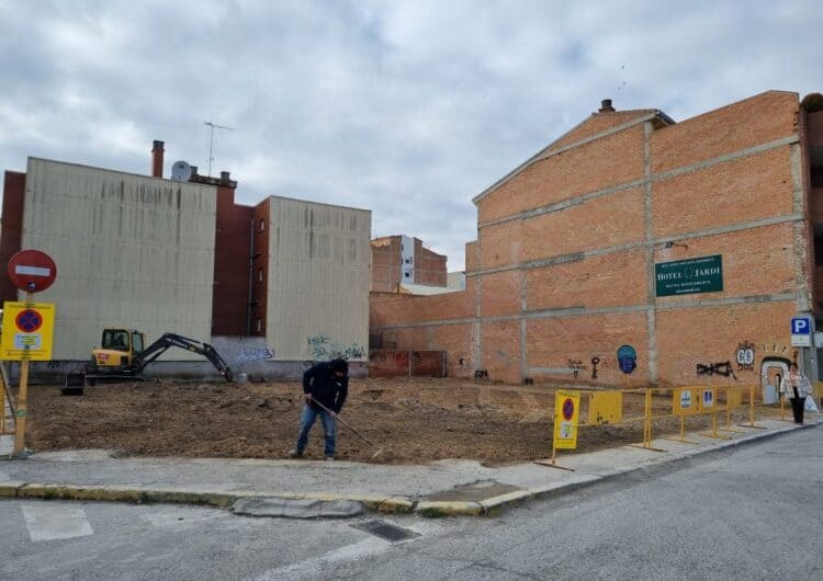 Tasques per repavimentar i adequar el pàrquing del carrer Comerç que comptarà amb 23 places senyalitzades