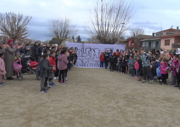 L’AMPA de l’escola Mestre Ignasi Peraire protesta per la pèrdua d’una part del pati del centre